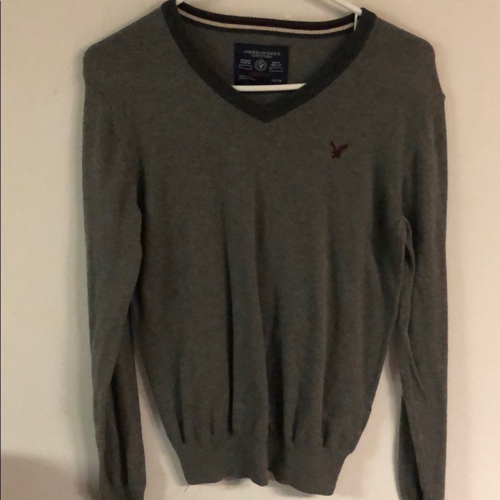 American eagle vneck sweater